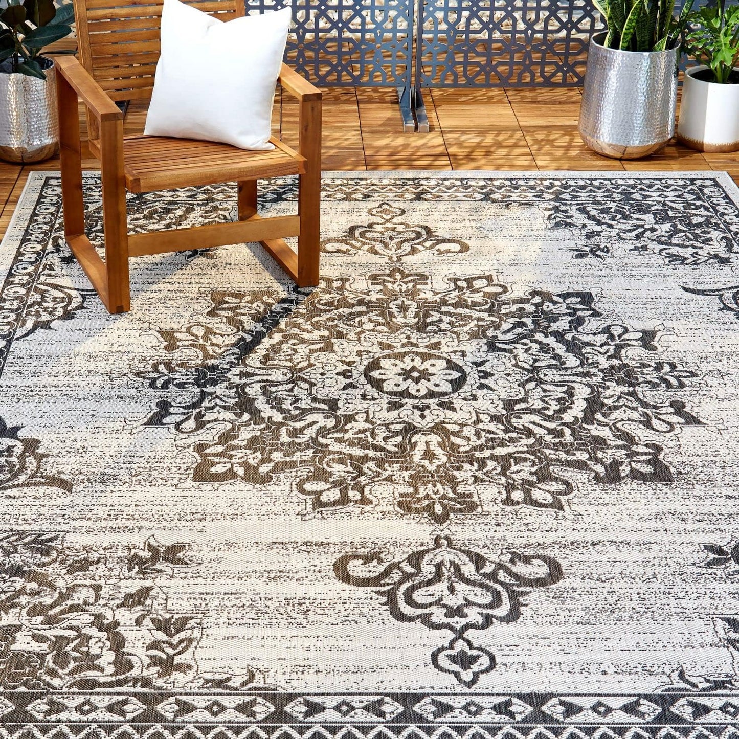 Nicole Miller New York Patio Country Azalea Transitional Medallion Indoor/Outdoor Area Rug, Grey/Black, 5'2"X7'2"